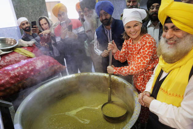 Bilder des Jahres 2022, News 12 Dezember Annalena Baerbock (Buendnis 90 Die Gruenen), Bundesaussenministerin, aufgenommen im Rahmen eines Besuchs der Gurudwara Sis Ganj Sahib (Sikh-Tempel) und der dazugehoerigen Kueche in Neu-Delhi, 05.12.2022. Neu-Delhi Indien Copyright: xKiraxHofmannx