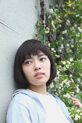 Young Japanese woman by the vines AFLO35240352  , 35240352.jpg, ,property released