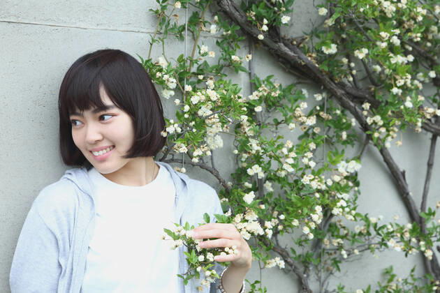 Young Japanese woman by the vines AFLO35240374  , 35240374.jpg, ,property released