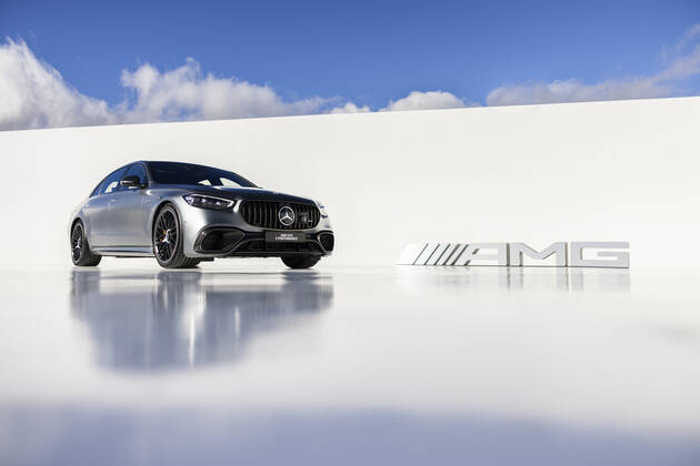 **VIDEO AVAILABLE: CONTACT INFO@COVERMG.COM TO RECEIVE** Mercedes have revealed their new S63 AMG - the first hybrid version of their flagship limousine - and one comes with more power than ever before. Under the bonnet, there?s a 4.0-litre twin-turbo V8 engine similar to the one you get in the Mercedes-AMG GT 63 S E Performance, along with an electric motor on the rear axle. With a combined system output of 791 hp and 1,055 lb-ft, the AMG S 63 E PERFORMANCE sets new standards for similar models of car. It accelerates from 0 to 60 mph takes just 3.2 seconds (est.) and has an 180 mph top speed. With E PERFORMANCE, we are now opening a new chapter: Never before has a luxury sedan so perfectly combined best-in-class performance with super Copyright: xMercedes-Benzx 52259235 EDITORIAL USE ONLY. NOT FOR USE BY NEWSPAPERS BASED IN THE UK.