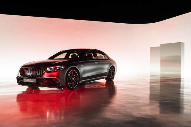 **VIDEO AVAILABLE: CONTACT INFO@COVERMG.COM TO RECEIVE** Mercedes have revealed their new S63 AMG - the first hybrid version of their flagship limousine - and one comes with more power than ever before. Under the bonnet, there?s a 4.0-litre twin-turbo V8 engine similar to the one you get in the Mercedes-AMG GT 63 S E Performance, along with an electric motor on the rear axle. With a combined system output of 791 hp and 1,055 lb-ft, the AMG S 63 E PERFORMANCE sets new standards for similar models of car. It accelerates from 0 to 60 mph takes just 3.2 seconds (est.) and has an 180 mph top speed. With E PERFORMANCE, we are now opening a new chapter: Never before has a luxury sedan so perfectly combined best-in-class performance with super Copyright: xMercedes-Benzx 52259243 EDITORIAL USE ONLY. NOT FOR USE BY NEWSPAPERS BASED IN THE UK.