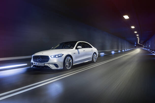 **VIDEO AVAILABLE: CONTACT INFO@COVERMG.COM TO RECEIVE** Mercedes have revealed their new S63 AMG - the first hybrid version of their flagship limousine - and one comes with more power than ever before. Under the bonnet, there?s a 4.0-litre twin-turbo V8 engine similar to the one you get in the Mercedes-AMG GT 63 S E Performance, along with an electric motor on the rear axle. With a combined system output of 791 hp and 1,055 lb-ft, the AMG S 63 E PERFORMANCE sets new standards for similar models of car. It accelerates from 0 to 60 mph takes just 3.2 seconds (est.) and has an 180 mph top speed. With E PERFORMANCE, we are now opening a new chapter: Never before has a luxury sedan so perfectly combined best-in-class performance with super Copyright: xMercedes-Benzx 52259215 EDITORIAL USE ONLY. NOT FOR USE BY NEWSPAPERS BASED IN THE UK.