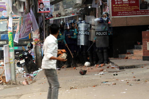 Bilder des Jahres 2022, News 12 Dezember News Themen der Woche KW49 News Bilder des Tages Bangladesch, schwere Ausschreitungen in Dhaka Clashes between BNP supporters and police in Dhaka December 07, 2022, Dhaka, Bangladesh: A man was killed and at least 30 others were injured after a clash erupted between police and BNP supporters in front of the party s central office in Dhaka s neighborhood Naya Paltan. Dhaka Dhaka Bangladesh Copyright: xHabiburxRahmanx