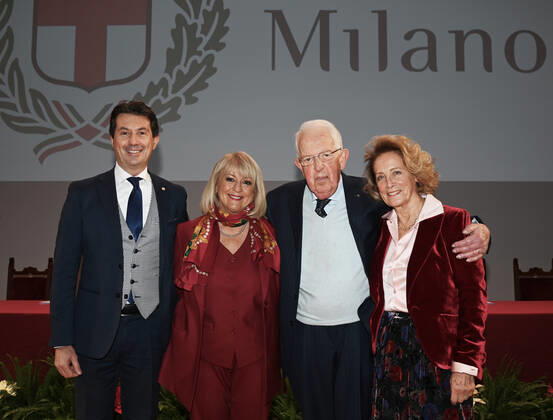 Italien, Verleihung des Verdienstordens der Stadt Mailand Milan, Italy Ambrogini 2022 Giuseppe Sala and the President of the City Council Elena Buscemi will deliver the Civic Merit Awards of the Municipality of Milan during the traditional ceremony to be held at the Teatro Dal Verme, In the picture: Alfredo Ambrosetti wife Lella, daughter Chiara and On Andrea Mascaretti  Copyright: xNickxZonnax xipa-agency.netx xNickxZonnax IPA_IPA34967345