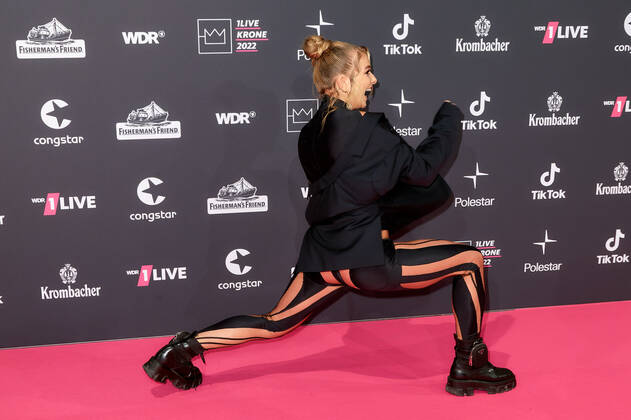 1LIVE Krone Verleihung in Bochum Lola Weippert auf dem roten Teppich bei der Verleihung der 1LIVE Krone in der Jahrhunderthalle in Bochum. Copyright: xEventpressxGolejewskix
