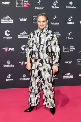 1LIVE Krone Verleihung in Bochum Inà z Schaefer auf dem roten Teppich bei der Verleihung der 1LIVE Krone in der Jahrhunderthalle in Bochum. Copyright: xEventpressxGolejewskix