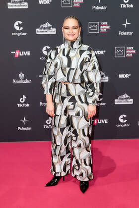 1LIVE Krone Verleihung in Bochum Inà z Schaefer auf dem roten Teppich bei der Verleihung der 1LIVE Krone in der Jahrhunderthalle in Bochum. Copyright: xEventpressxGolejewskix