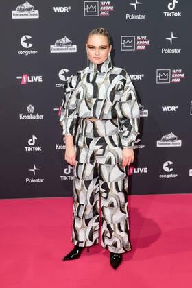 1LIVE Krone Verleihung in Bochum Inà z Schaefer auf dem roten Teppich bei der Verleihung der 1LIVE Krone in der Jahrhunderthalle in Bochum. Copyright: xEventpressxGolejewskix