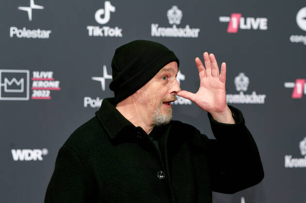 1LIVE Krone Verleihung in Bochum Torsten Sträter auf dem roten Teppich bei der Verleihung der 1LIVE Krone in der Jahrhunderthalle in Bochum. Copyright: xEventpressxGolejewskix