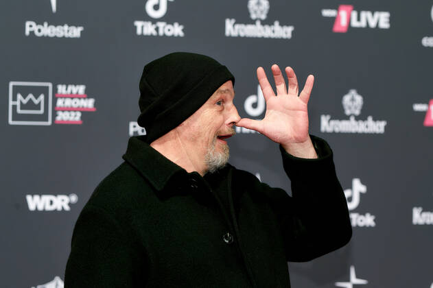 1LIVE Krone Verleihung in Bochum Torsten Sträter auf dem roten Teppich bei der Verleihung der 1LIVE Krone in der Jahrhunderthalle in Bochum. Copyright: xEventpressxGolejewskix