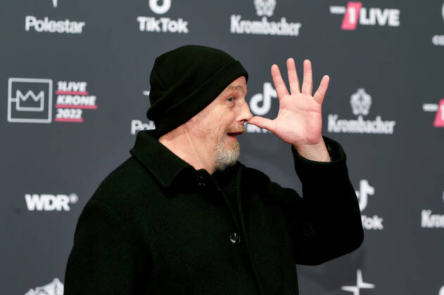 1LIVE Krone Verleihung in Bochum Torsten Sträter auf dem roten Teppich bei der Verleihung der 1LIVE Krone in der Jahrhunderthalle in Bochum. Copyright: xEventpressxGolejewskix