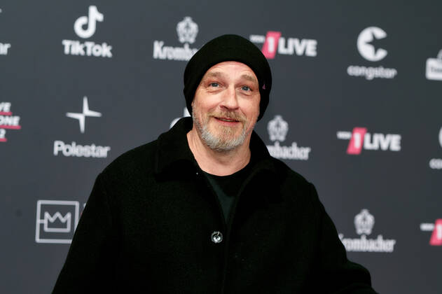 1LIVE Krone Verleihung in Bochum Torsten Sträter auf dem roten Teppich bei der Verleihung der 1LIVE Krone in der Jahrhunderthalle in Bochum. Copyright: xEventpressxGolejewskix