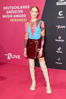 1LIVE Krone Verleihung in Bochum Lea (Lea-Marie Becker) auf dem roten Teppich bei der Verleihung der 1LIVE Krone in der Jahrhunderthalle in Bochum. Copyright: xEventpressxGolejewskix