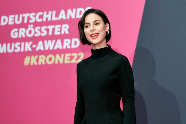 1LIVE Krone Verleihung in Bochum Lena Meyer-Landrut auf dem roten Teppich bei der Verleihung der 1LIVE Krone in der Jahrhunderthalle in Bochum. Copyright: xEventpressxGolejewskix