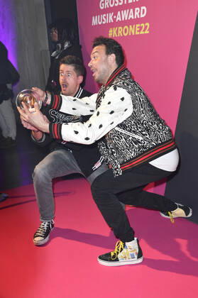 Vincent Stein und Dag-Alexis Kopplin von SDP bei der 23. Verleihung der 1Live Krone 2022 in der Jahrhunderthalle. Bochum, 08.12.2022