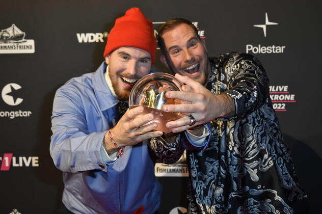 Dennis Wolter und Benjamin Wolter bei der 23. Verleihung der 1Live Krone 2022 in der Jahrhunderthalle. Bochum, 08.12.2022