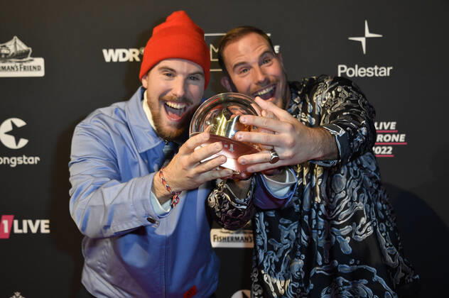 Dennis Wolter und Benjamin Wolter bei der 23. Verleihung der 1Live Krone 2022 in der Jahrhunderthalle. Bochum, 08.12.2022
