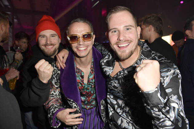 Dennis Wolter, Frans Zimmer (Alle Farben) und Benjamin Wolter bei der 23. Verleihung der 1Live Krone 2022 in der Jahrhunderthalle. Bochum, 08.12.2022