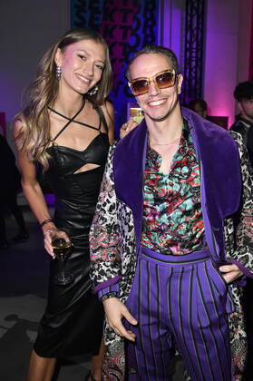 Leony und Frans Zimmer (Alle Farben) bei der 23. Verleihung der 1Live Krone 2022 in der Jahrhunderthalle. Bochum, 08.12.2022