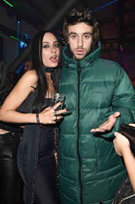 Kayla Shyx und Zachi von 01099 bei der 23. Verleihung der 1Live Krone 2022 in der Jahrhunderthalle. Bochum, 08.12.2022
