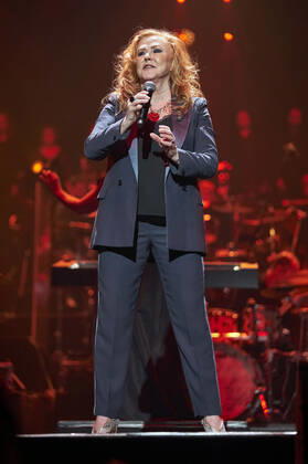 Carol Decker (T Pau) live bei der Night of the Proms 2022 in der ZAG Arena. Hannover, 08.12.2022