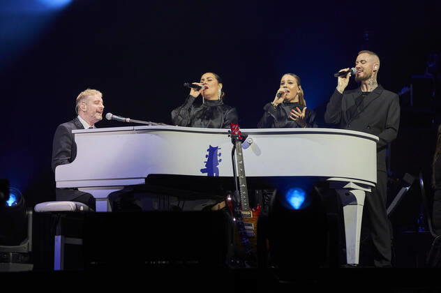 John Miles Jr. live bei der Night of the Proms 2022 in der ZAG Arena. Hannover, 08.12.2022