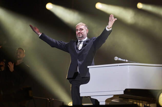 John Miles Jr. live bei der Night of the Proms 2022 in der ZAG Arena. Hannover, 08.12.2022