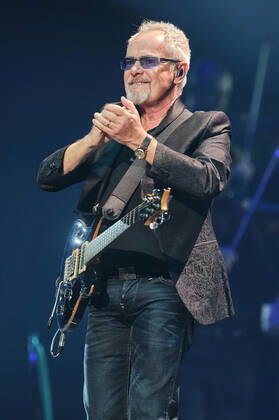 Nik Kershaw live bei der Night of the Proms 2022 in der ZAG Arena. Hannover, 08.12.2022