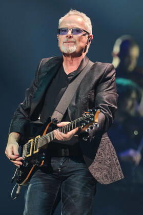 Nik Kershaw live bei der Night of the Proms 2022 in der ZAG Arena. Hannover, 08.12.2022