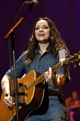 Amy Macdonald live bei der Night of the Proms 2022 in der ZAG Arena. Hannover, 08.12.2022