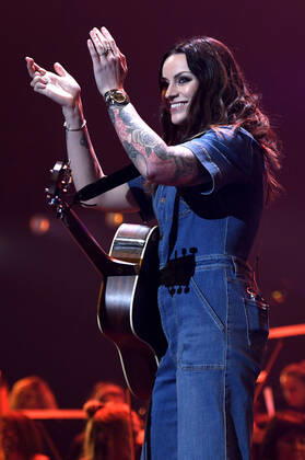 Amy Macdonald live bei der Night of the Proms 2022 in der ZAG Arena. Hannover, 08.12.2022