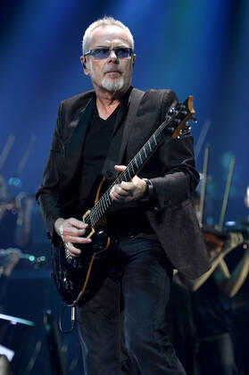 Nik Kershaw live bei der Night of the Proms 2022 in der ZAG Arena. Hannover, 08.12.2022