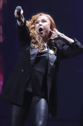 Carol Decker (TÂ Pau) live bei der Night of the Proms 2022 in der Barclay Card Arena. Hamburg, 09.12.2022