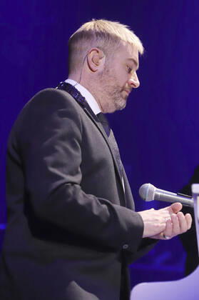 John Miles Jr. live bei der Night of the Proms 2022 in der Barclay Card Arena. Hamburg, 09.12.2022