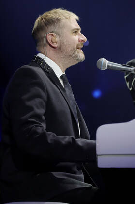 John Miles Jr. live bei der Night of the Proms 2022 in der Barclay Card Arena. Hamburg, 09.12.2022