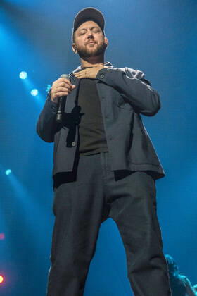 Matt Simons live bei der Night of the Proms 2022 in der ZAG Arena. Hannover, 08.12.2022