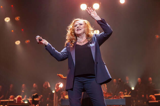 Carol Decker (TÂ Pau) live bei der Night of the Proms 2022 in der ZAG Arena. Hannover, 08.12.2022