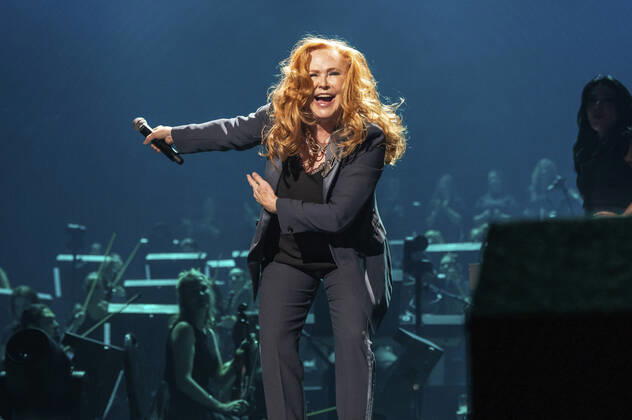 Carol Decker (TÂ Pau) live bei der Night of the Proms 2022 in der ZAG Arena. Hannover, 08.12.2022
