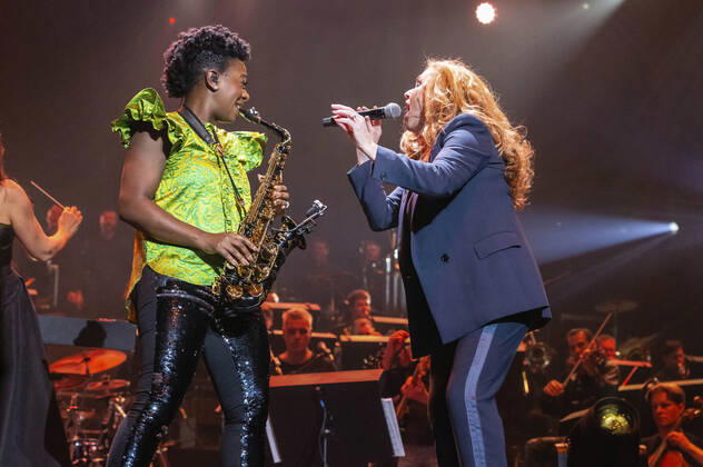 Carol Decker (TÂ Pau) live bei der Night of the Proms 2022 in der ZAG Arena. Hannover, 08.12.2022