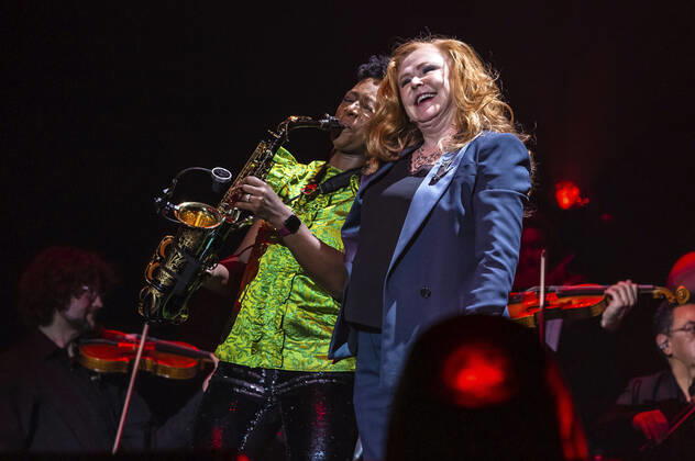 Carol Decker (TÂ Pau) live bei der Night of the Proms 2022 in der ZAG Arena. Hannover, 08.12.2022