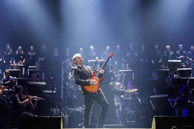 John Miles Jr. live bei der Night of the Proms 2022 in der ZAG Arena. Hannover, 08.12.2022