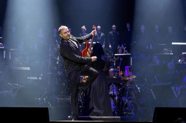 John Miles Jr. live bei der Night of the Proms 2022 in der ZAG Arena. Hannover, 08.12.2022