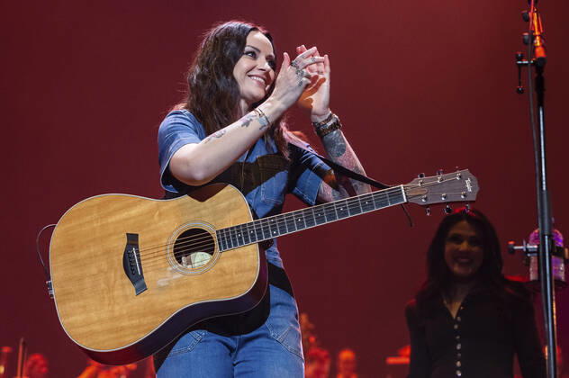 Amy Macdonald live bei der Night of the Proms 2022 in der ZAG Arena. Hannover, 08.12.2022
