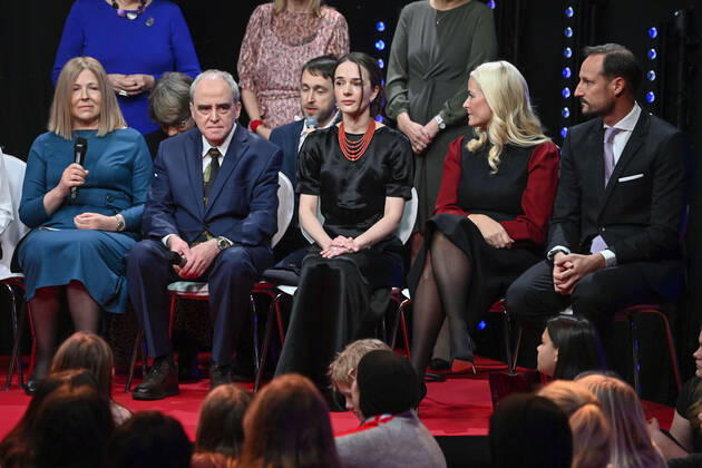 Oslo 20221210 F v peace prize winners Natallia Pintsyuk, who represents her husband, the activist Ales Byalyatski from Belarus, Jan Ratchinskij, who represents the Russian organization Memorial and Oleksandra Matviytsyuk, who represents the Ukrainian organization Center for Civil Li  Copyright: xAnnikaxByrdex AnmR8Wy7Y6w