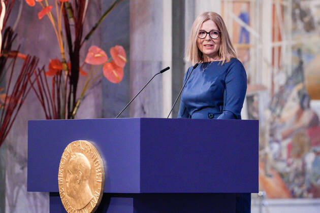 Oslo 20221210 Natallia Pintsjuk, who represents her husband, the activist Ales Byaljatski from Belarus, gives her Nobel lecture during the awarding of the Nobel Peace Prize for 2022 in Oslo City Hall on Saturday POOL Oslo Norway xx,  Copyright: xJavadxParsax 1agzDI-oQAo