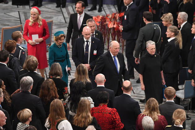 Crown Princess Mette-Marit of Norway, Crown Prince Haakon of Norway, Queen Sonja of Norway, King Harald V of Norway and Norwegian Nobel Committee chairwoman Berit Reiss-Andersen attend the 2022 Nobel Peace Prize award ceremony at the City Hall in Oslo, Norway on December 10, 2022.  LON20221210227 PAULxTREADWAY