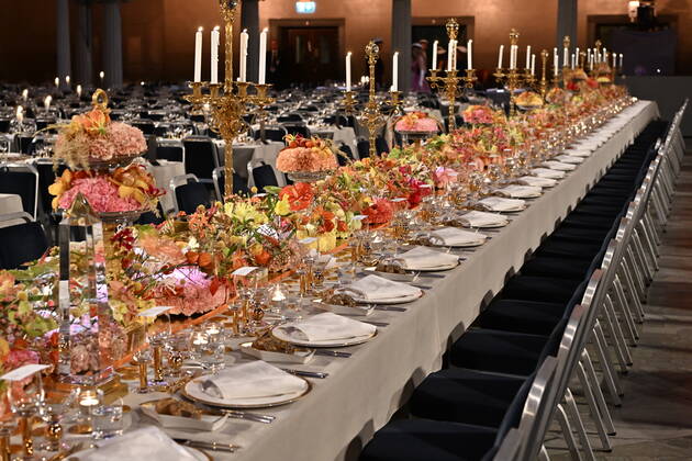 STOCKHOLM 20221210 The setting of the table of honor for the Nobel banquet in Stockholm City Hall on Saturday STOCKHOLM Sweden x10030x,  Copyright: xJonasxEkströmer TTx NOBEL 2022 BANKETTEN