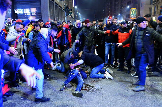 Milan - Stabbing occurred near Corso Buenos Aires during the celebrations of Morocco fans for their victory in the World Cup (in the photo, a man on the ground bleeding after the stabbing) Editorial Usage Only  Copyright: xmaurizioxmaulex xIPAx Agenzia_Fotogramma_FGR3700807