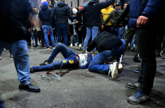 Milan - Stabbing occurred near Corso Buenos Aires during the celebrations of Morocco fans for their victory in the World Cup (in the photo, a man on the ground bleeding after the stabbing) Editorial Usage Only  Copyright: xmaurizioxmaulex xIPAx Agenzia_Fotogramma_FGR3700797