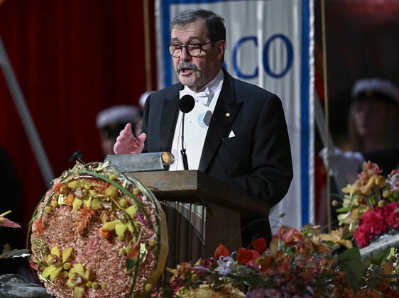 Nobel laureate in physics Alain Aspect speaks during the Nobel Prize Banquet at the Town Hall in Stockholm, Sweden Saturday 10 December 2022 STOCKHOLM SWEDEN SCI x10030x,  Copyright: xJonasxEkstromer TTx SWEDEN NOBEL PRIZE BANQUET 2022